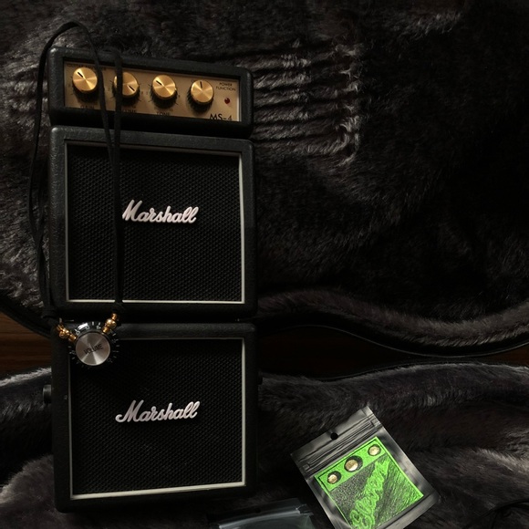 Volume knob choker necklace - Picture 3 of 4